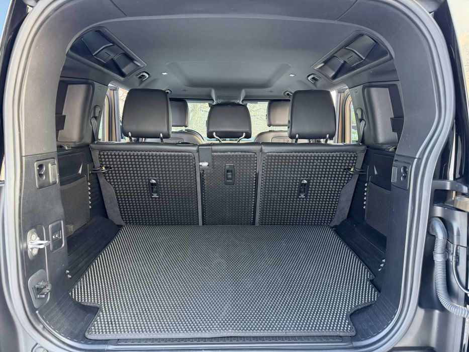 Land Rover Defender D300 X-Dynamic