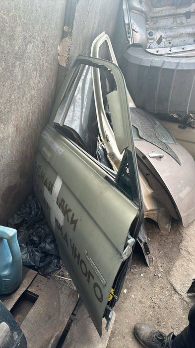 Продам правою переднюю дверь Mitsubishi L200 2004 г.в.