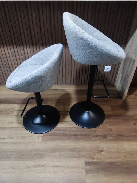 Cadeira de bar cinzenta