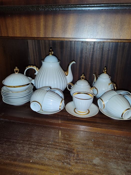 Чайний сервіс з позолотою