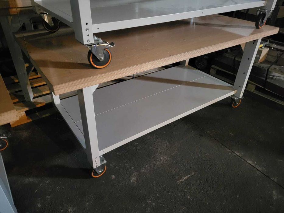 Stół warsztatowy na kółkach