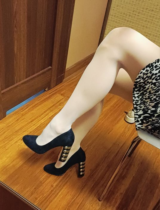 Czółenka na ozdobionym obcasie 37