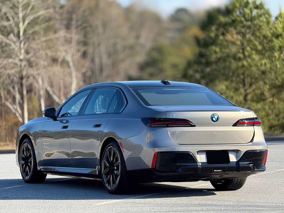 BMW i7      2023