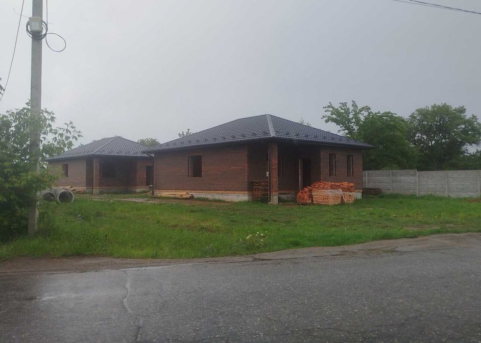 Продаж 1 поверхового будинку з ділянкою