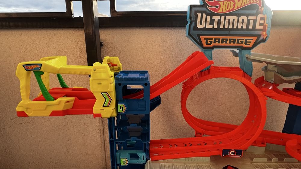 Ultimate Garage hot wheels atak smoka