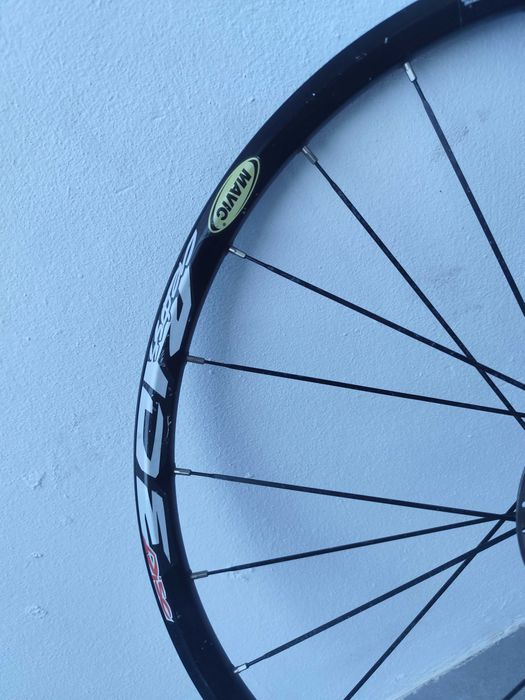 Aro 26 dianteiro com disco MAVIC CROSS