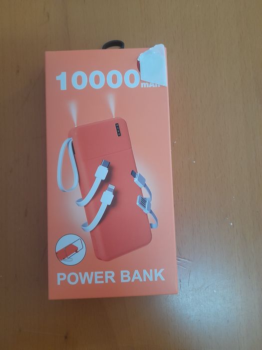 Power Bank que dá para carregar 4 telemóveis ao mesmo tempo novo ainda embalado.