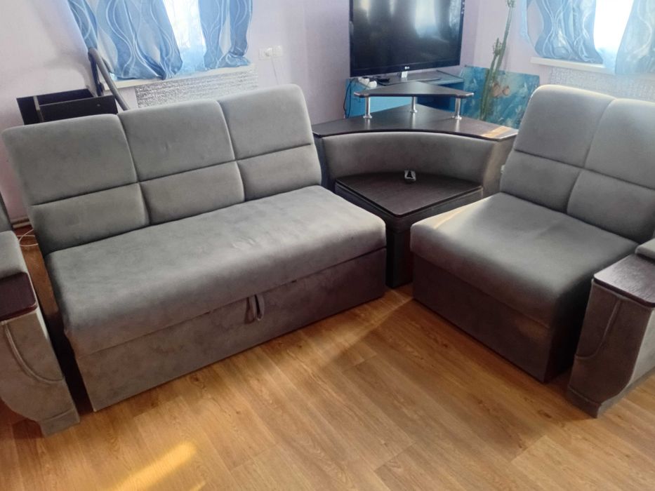 Продам гарний кутовий диван м.Кам'янське.