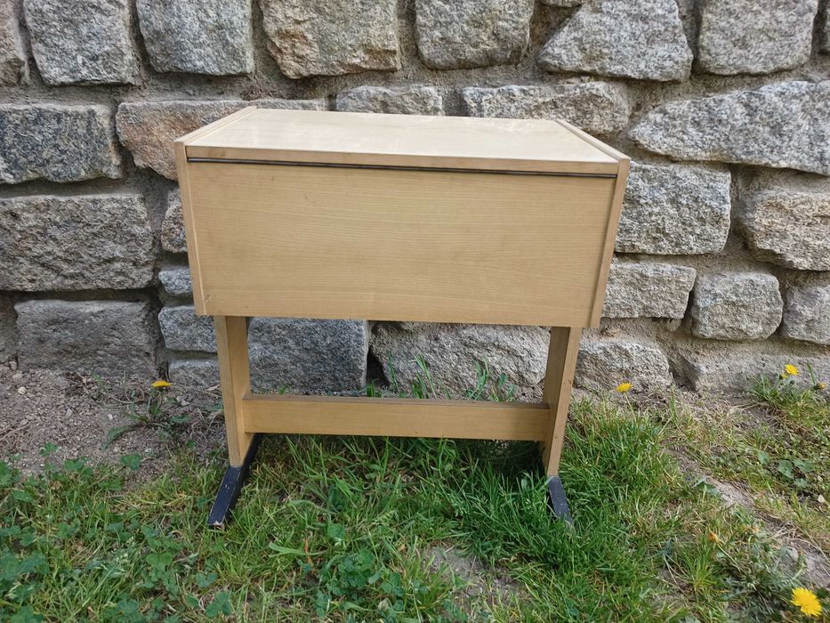 Duży niciak na nogach niciarka z PRL pudełko na nici LOFT Roztoka • OLX.pl