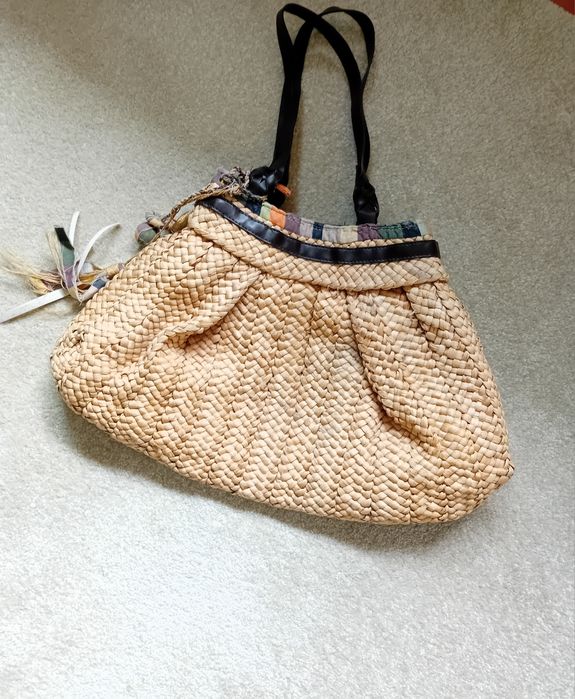 Peças novas ou usadas como novas.