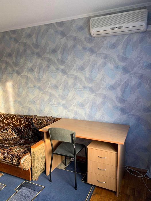 здається квартира,метро Лісова 20 хвилин пішки