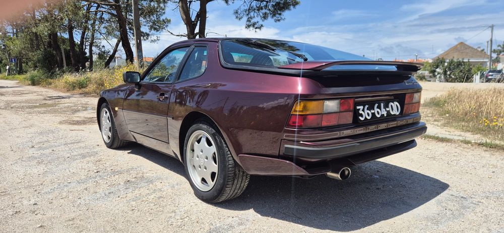 PORSCHE 944 TURBO