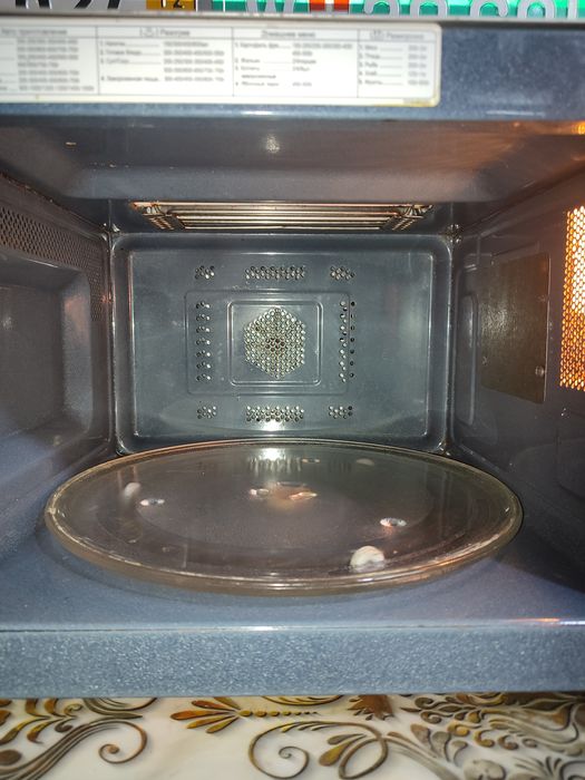 Samsung с конвекцией и грилем CE1031R