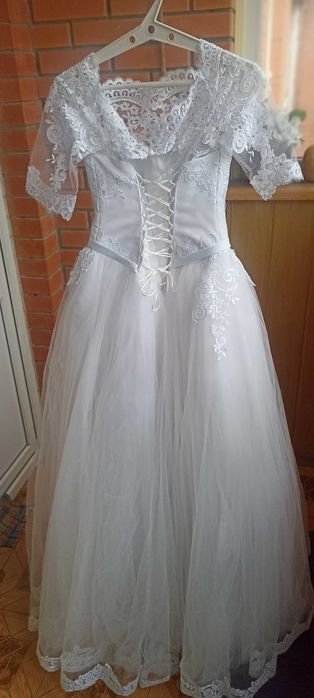 Ніжна весільна сукня