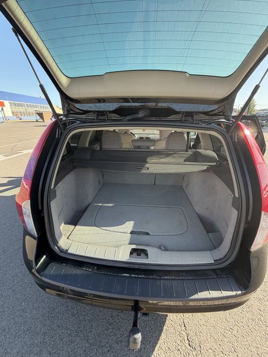 VOLVO V50 - 7300$