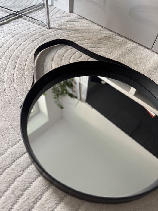 Duze lustro na pasku