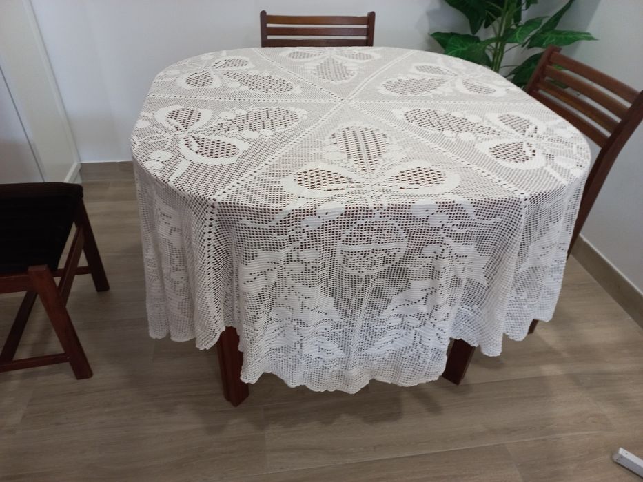 Toalha de mesa em renda/croché