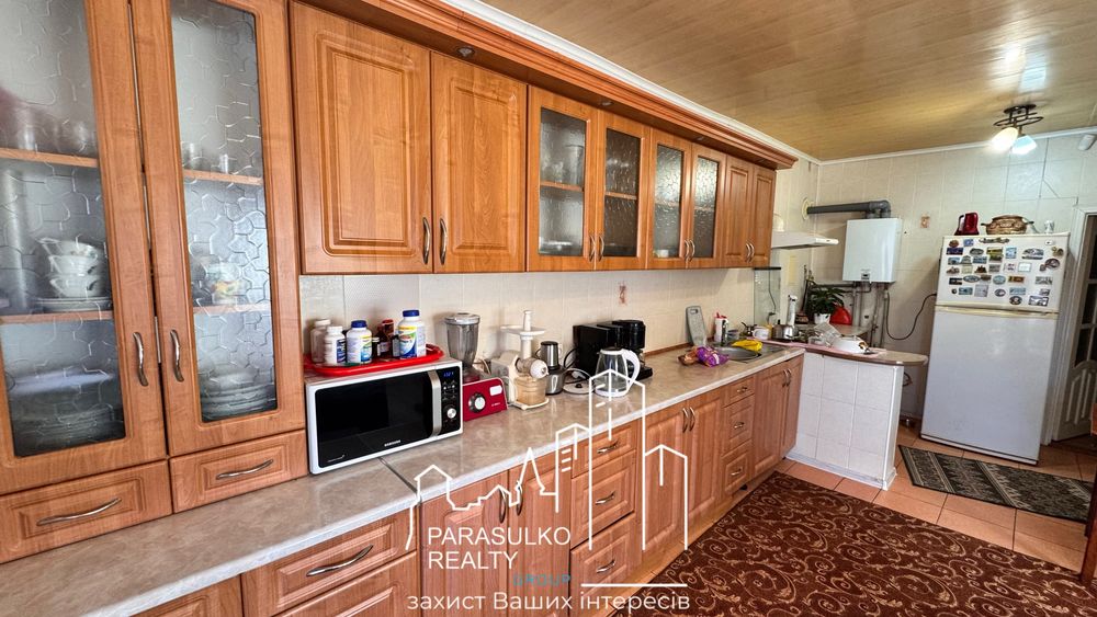 Продам будиночок поряд з ставочком