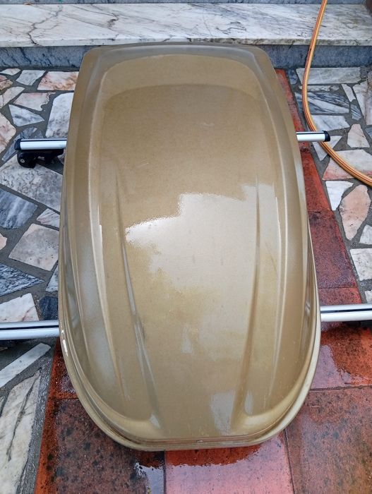 Topcase com barras universais e chaves, tanto das barras como da fechadura do topcase.