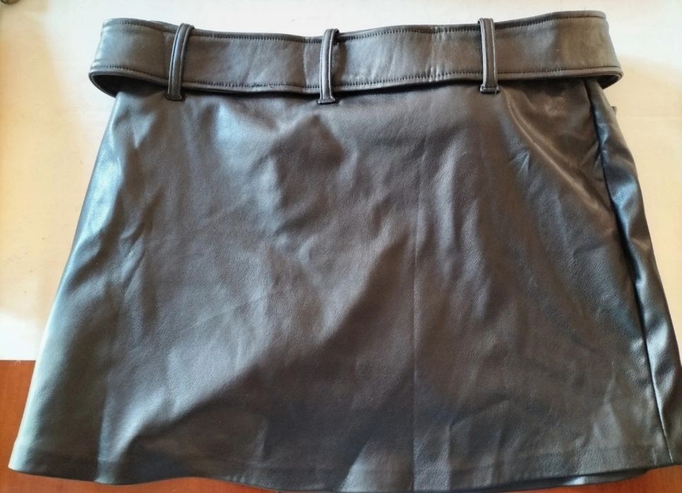 Mini saia Napa preta Pull & Bear