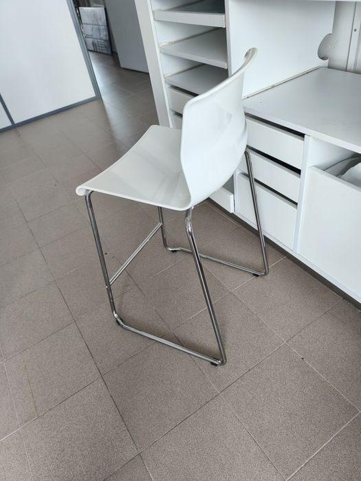 Banco Alto Design Branco – Como Novo