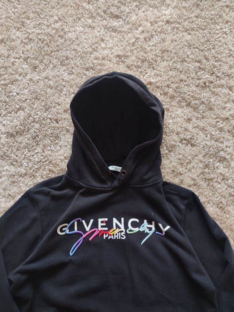 Givenchy rainbow hoodie 450 Olx