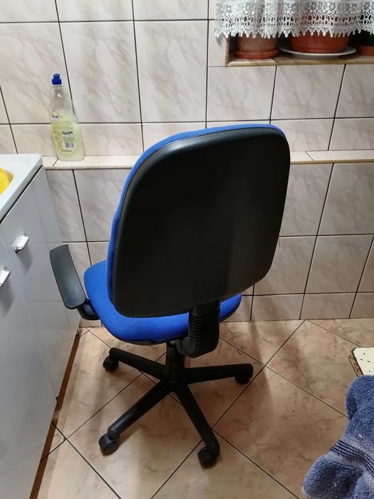 Fotel obrotowy niebieski