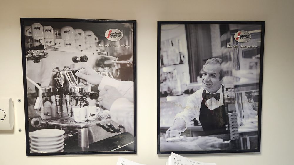 Vendo dois Quadros decorativos antigos Segrafredo Cafés