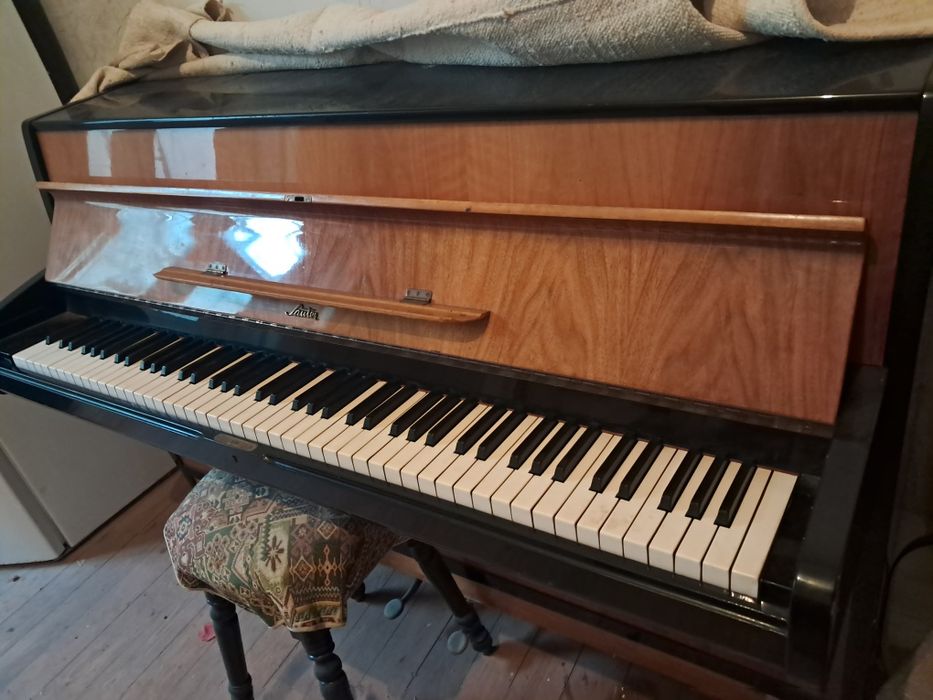 Piano Acustico Lauter