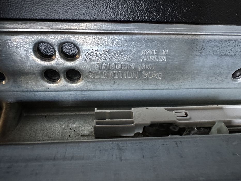 Подвесная стенка в гостиную.