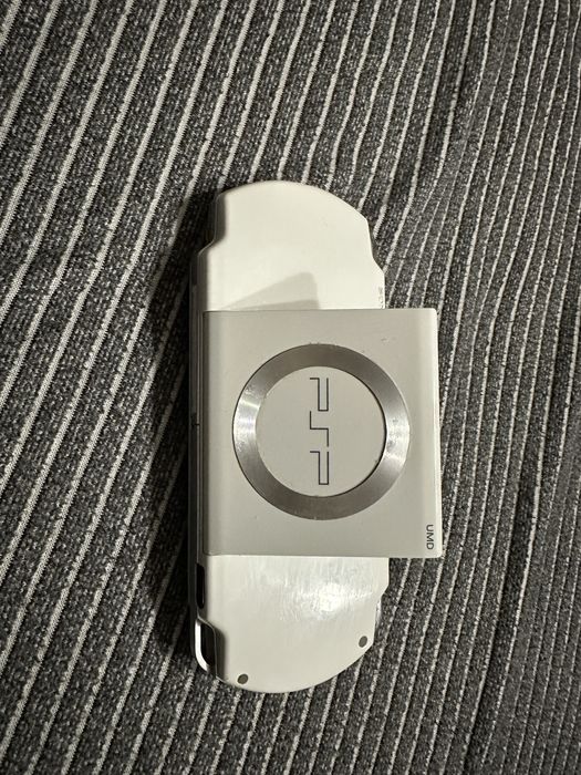 PSP 1000 (Primeira Geração) – Edição Clássica Branca