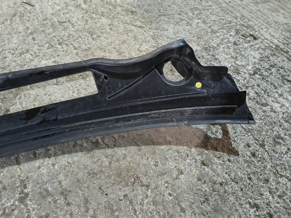 Podszybie BMW X1 e84 osłona przedniej szyby