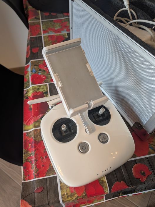 Dron DJI Phantom 4 Pro + walizka i akcesoria