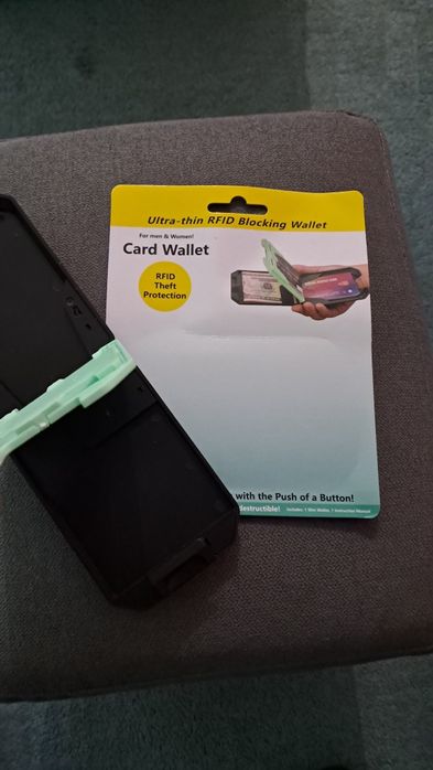 Carteira com sistema RFID ,de cartões e notas.