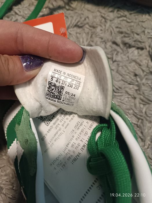 Продам новенькі кросівки adidas Gazelle