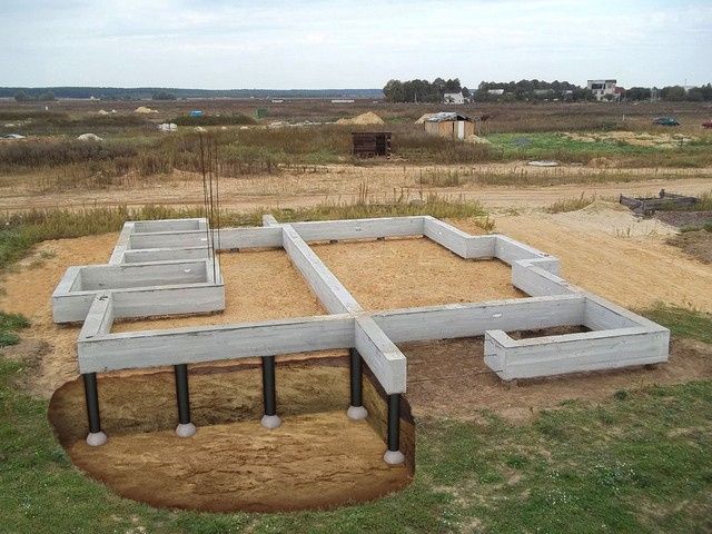 Стрічкові, стовчасті, пальові фундаменти Львів. Будівництво фундаменту