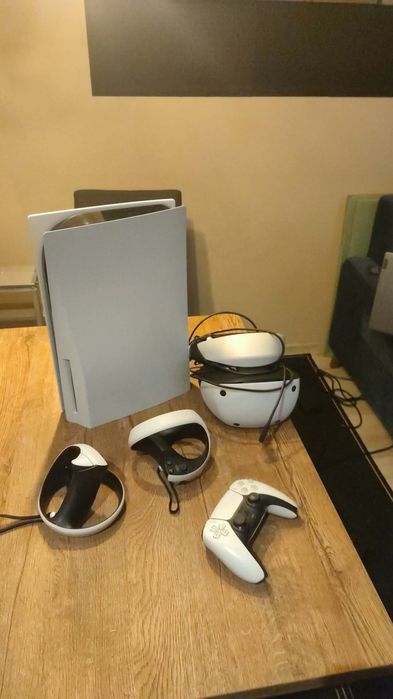 Konsola  SONY PS5 playstation 5  
NAPĘDEM BLU-RAY + GOGLE VR
