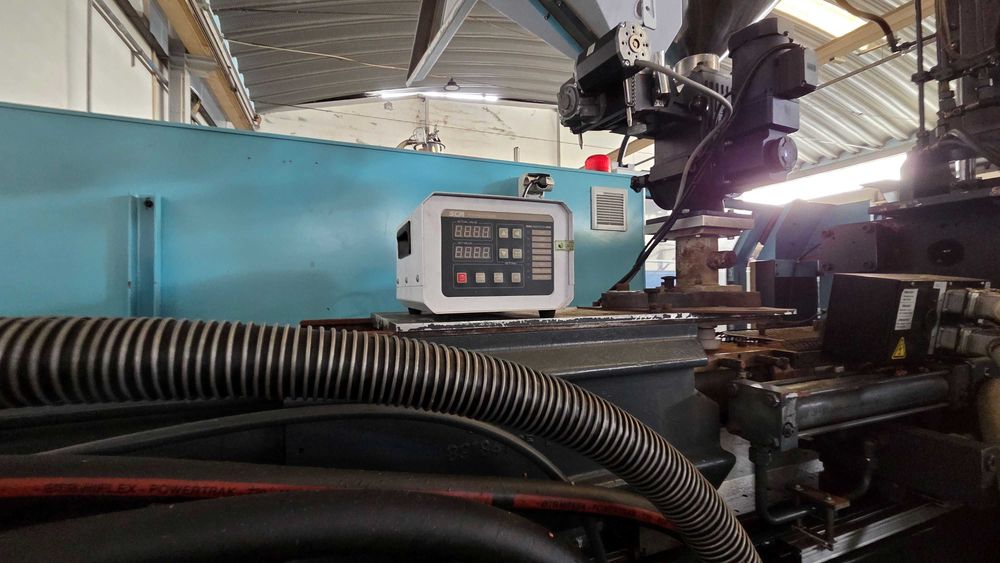 Máquina de injeção Demag 250 TON