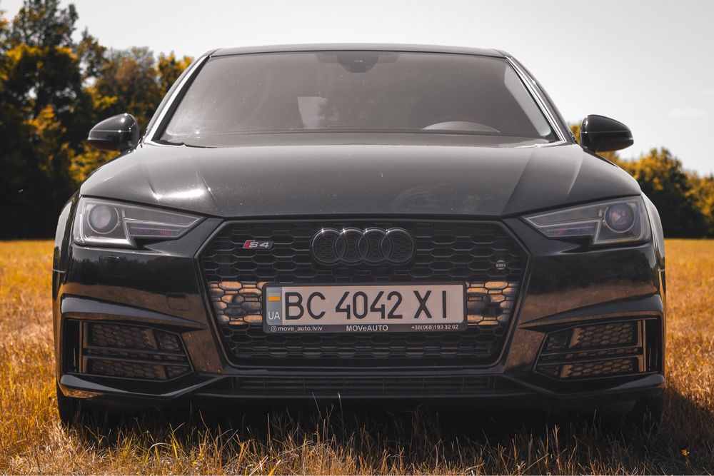 Audi A4 2018 VIN WAUKMAF47JN013150 фото оголошення 4 з 17