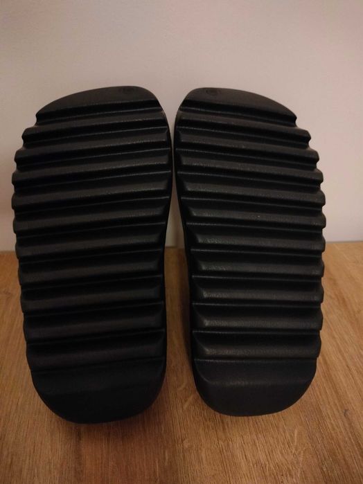 Klapki adidas Yezzy Slide
