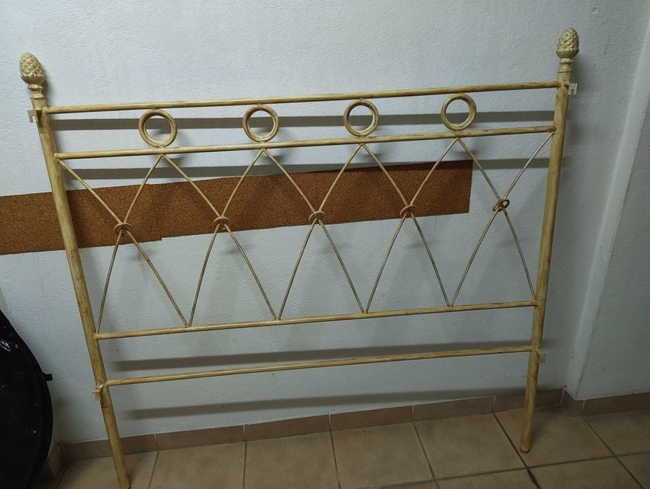 Cabeceira de cama / sommier em metal