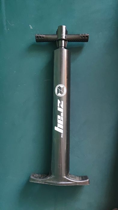 Pompka do deski SUP z pękniętym wężem