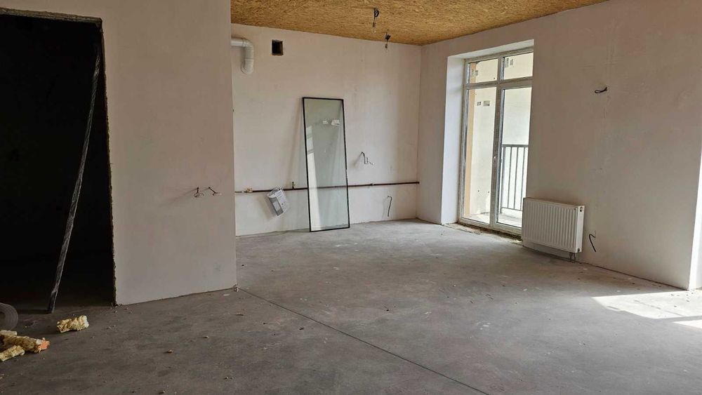 2 к. квартира 85 кв.м. під чистову, розводки, газ. Поряд озеро.