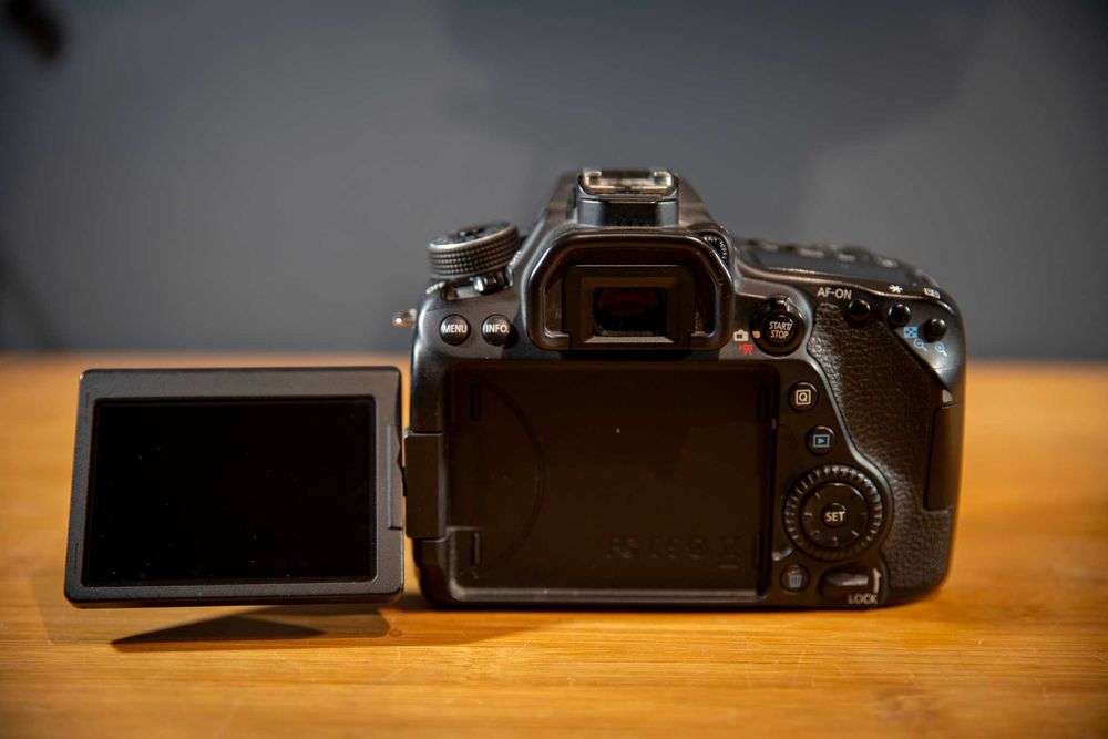 Canon eos 80d - zestaw: pancate 24mm + sigma 18-125