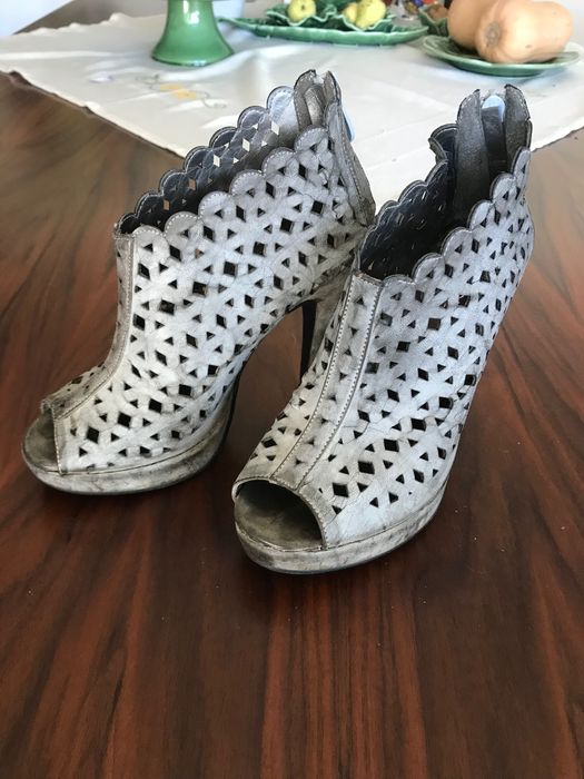 Sandálias salto alto