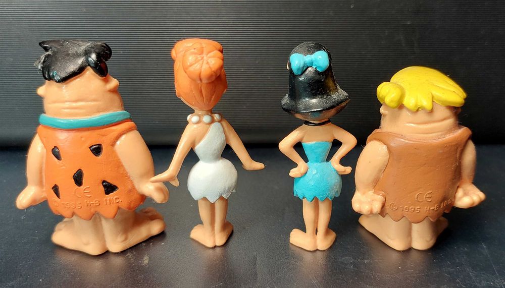 Bonecos antigos em pvc