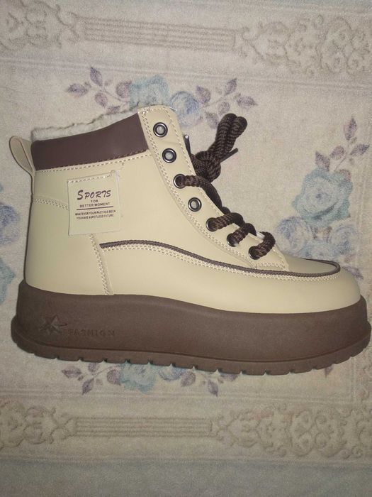 Жіночі зимові чоботи в сучасному стилі хайтоп  37,5-38 нове