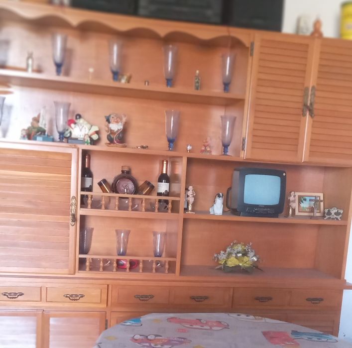 Armario de sala em bom estado