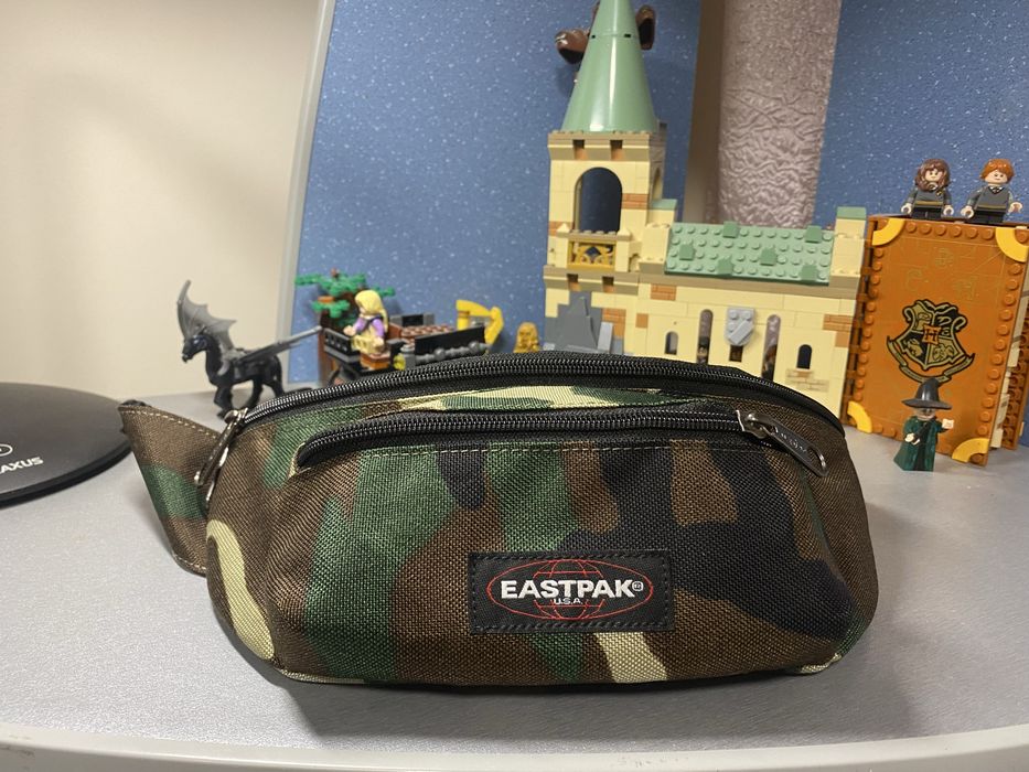 Сумка поясна Eastpak колір камуфляж
