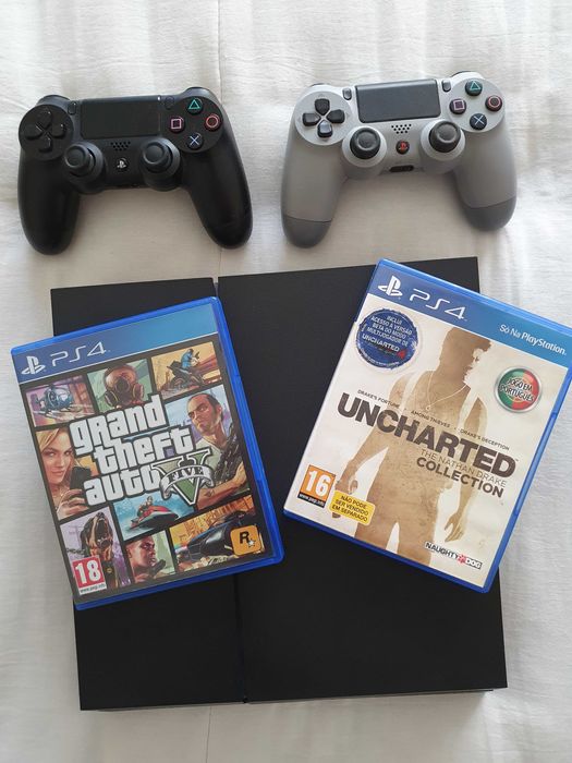 Playstation4 500 GB + Gta V + Uncharted collection